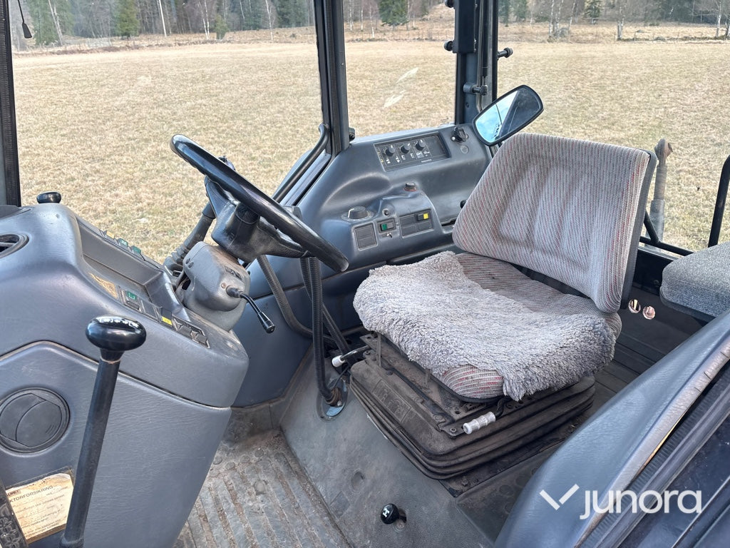 Traktor - Valmet 900-4 med lastare