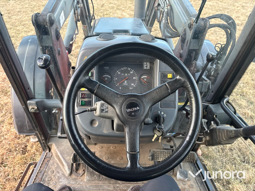 Traktor - Valmet 900-4 med lastare