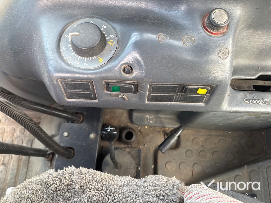Traktor - Valmet 900-4 med lastare