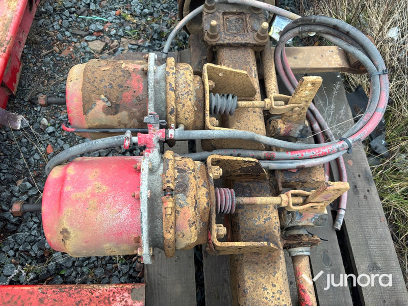 Lastbilsaxlar – 2 st, med fälg för dubbelmontage