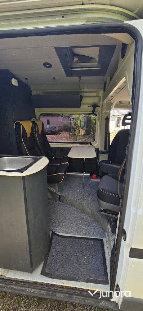 Campervan plåtis Fiat Ducato byggd husbil. 2017