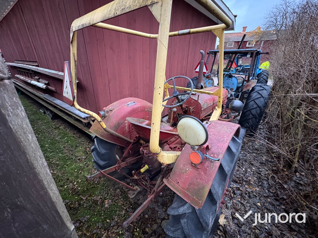 Traktor - Volvo T24
