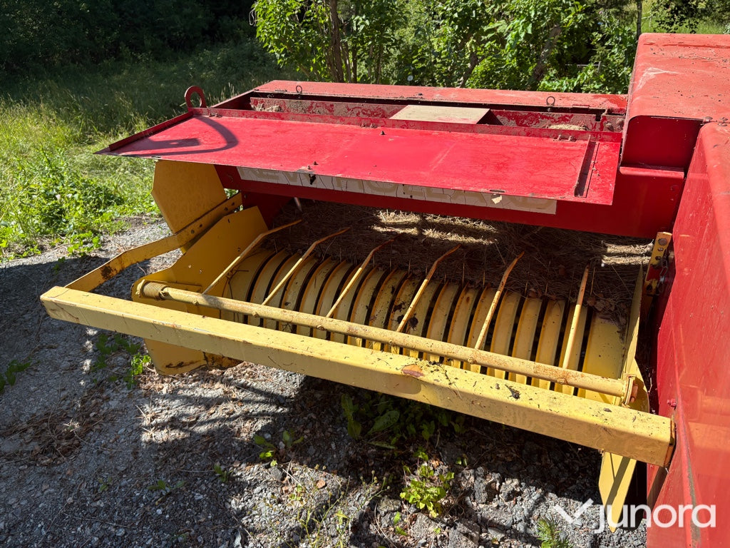 Höbalspress New Holland 265