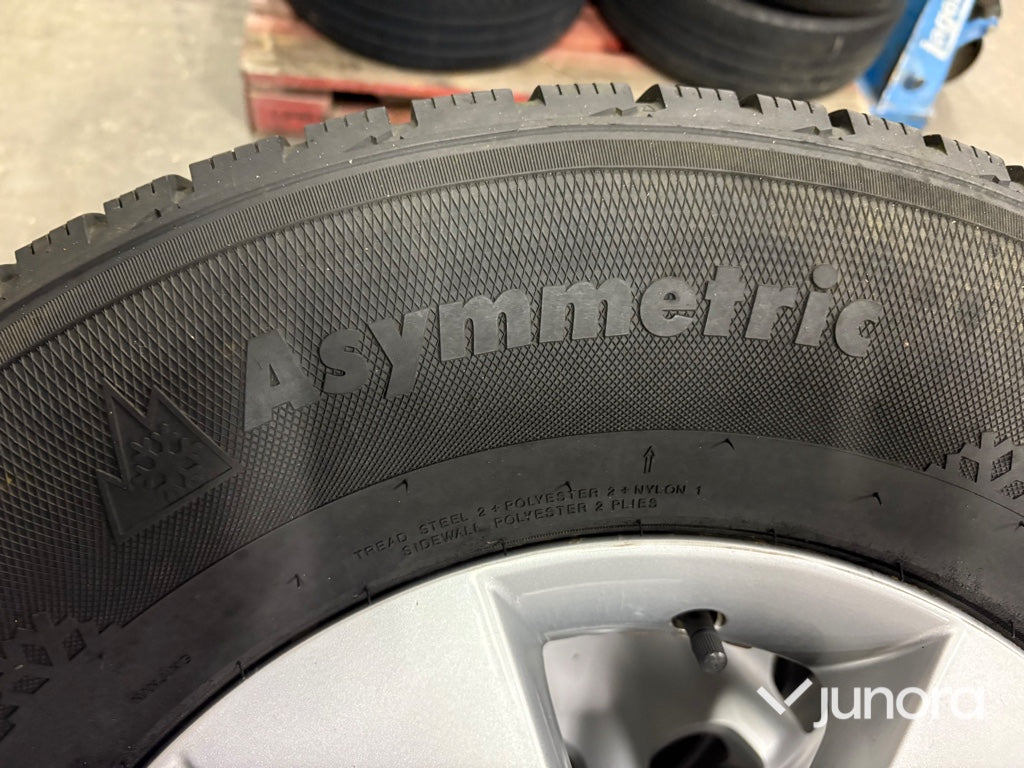 Däck på fälg – Kumho Aymmetric (4st)