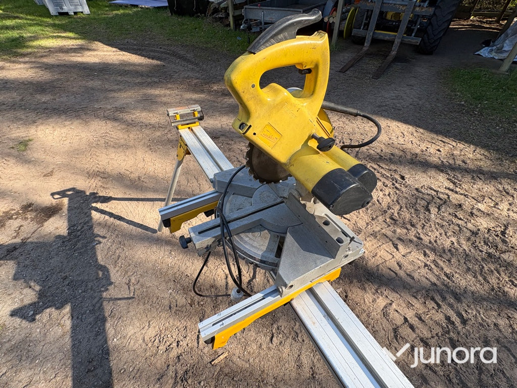 Kap- och gersåg med stativ – DeWalt – DE7023
