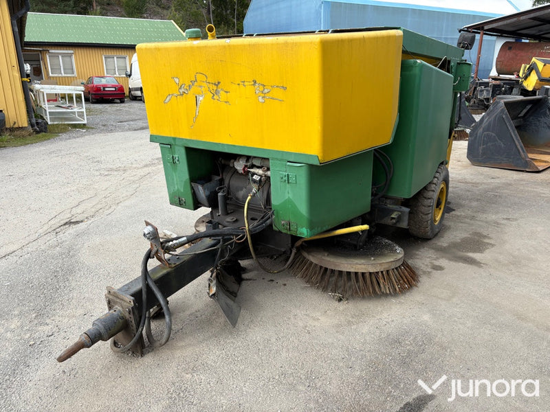 Sopmaskin - Bogserad