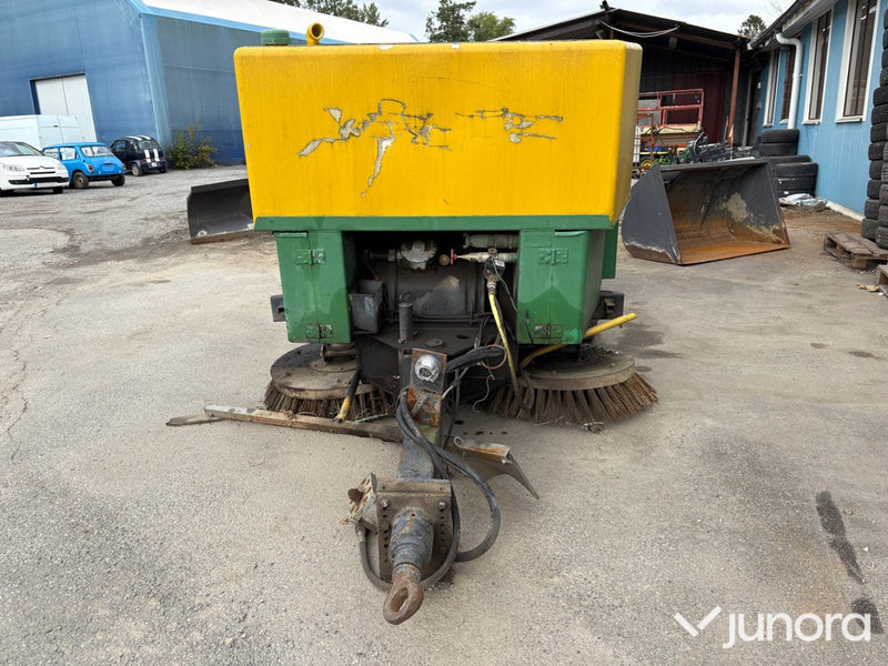 Sopmaskin - Bogserad