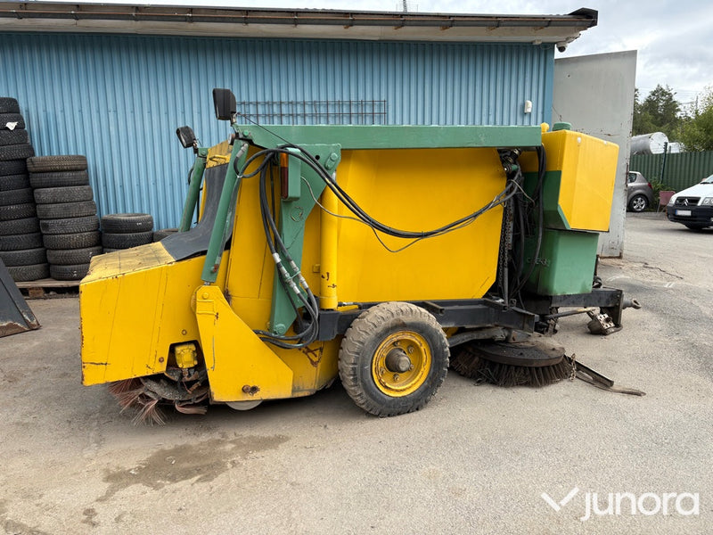 Sopmaskin - Bogserad