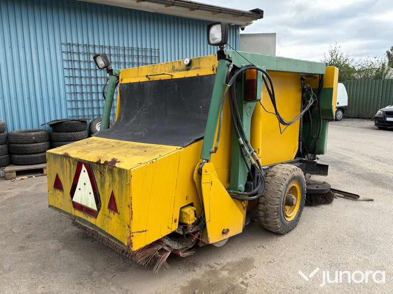 Sopmaskin - Bogserad