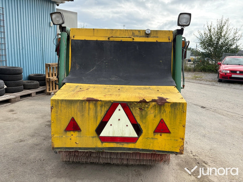 Sopmaskin - Bogserad