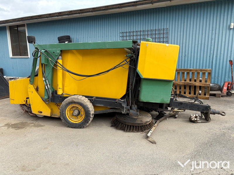 Sopmaskin - Bogserad