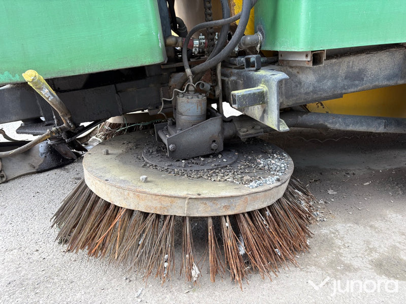 Sopmaskin - Bogserad