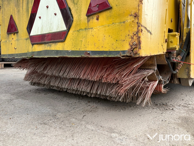 Sopmaskin - Bogserad