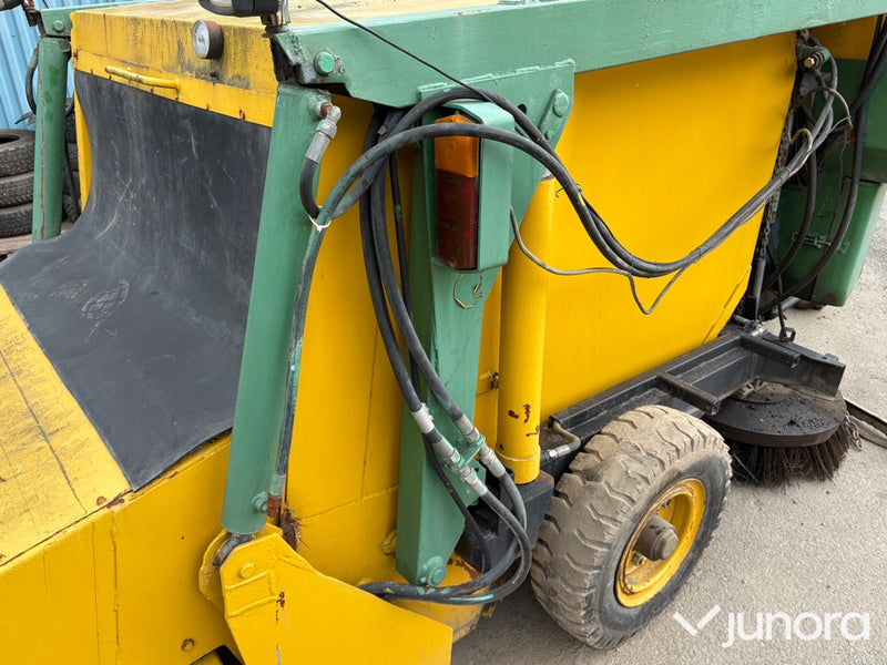 Sopmaskin - Bogserad