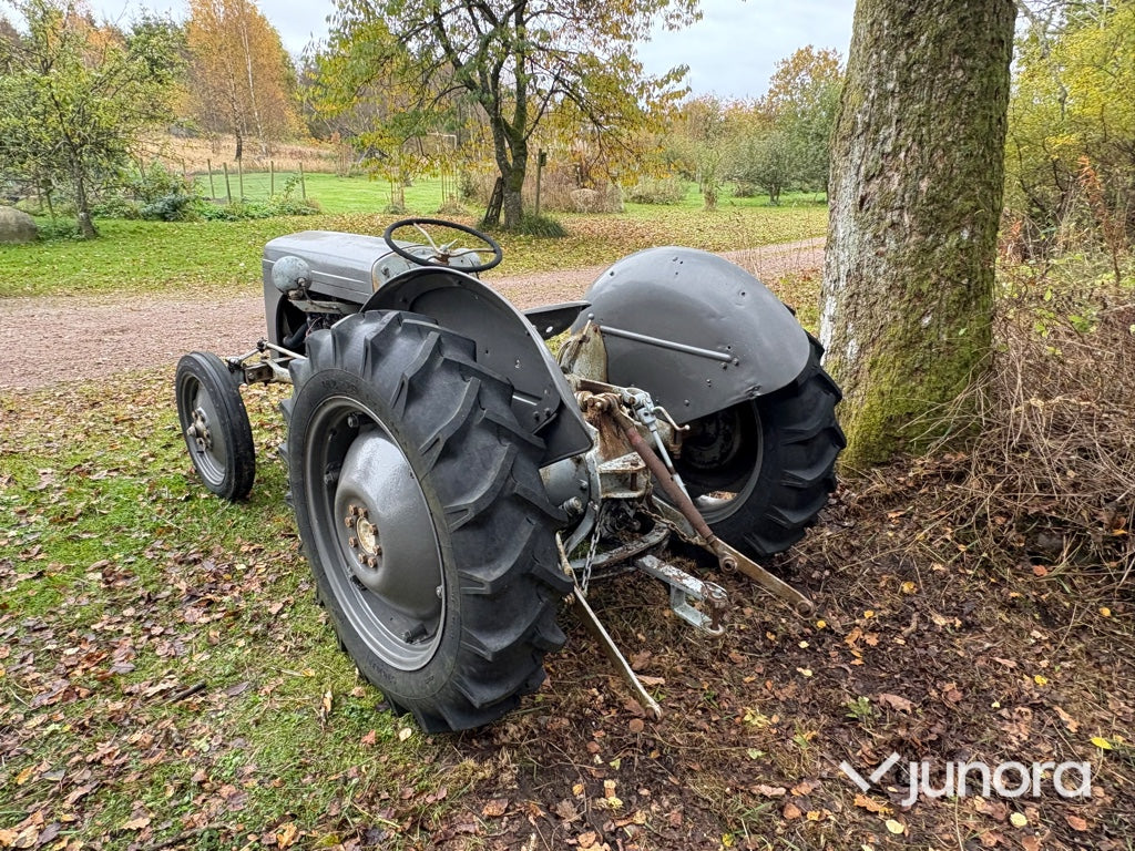 Traktor - Grolle, Massey Fergusson