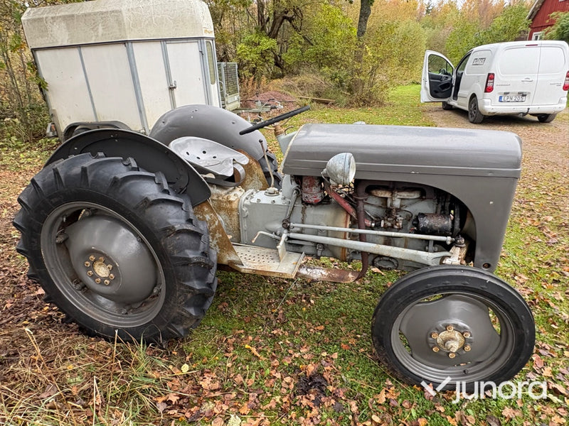 Traktor - Grolle, Massey Fergusson