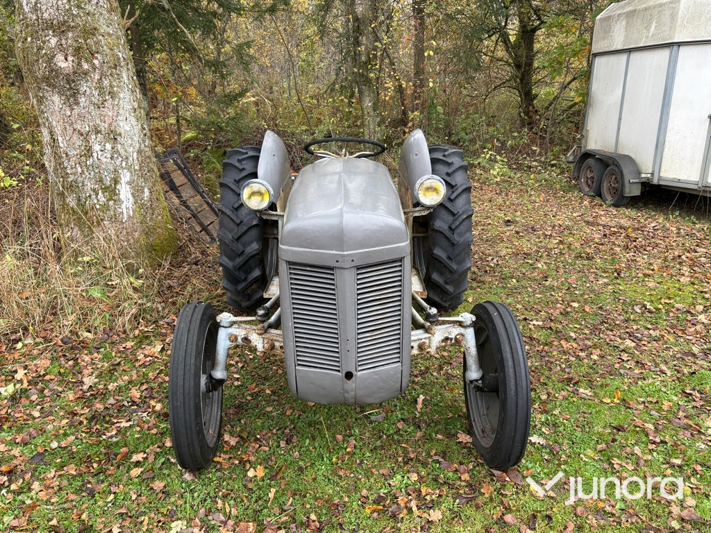 Traktor - Grolle, Massey Fergusson