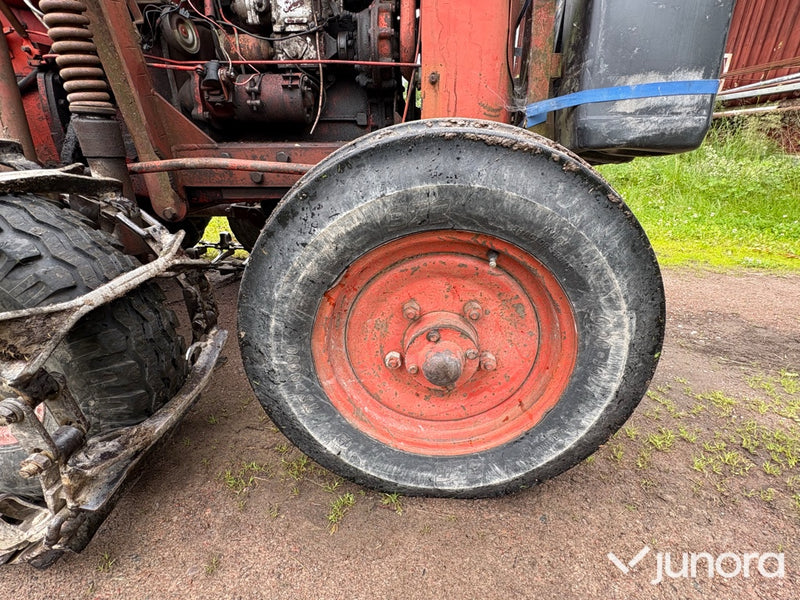Traktor Nuffield Universal 3DL