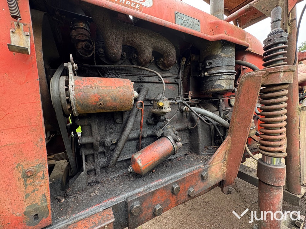 Traktor - Nuffield, Universal 3DL