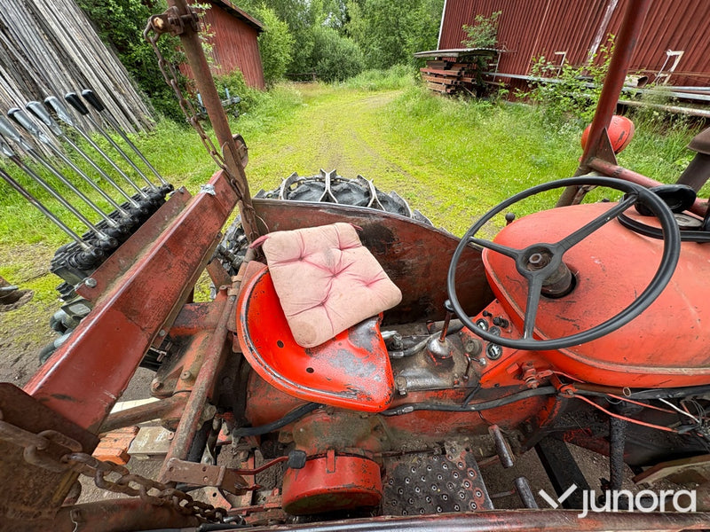 Traktor Nuffield Universal 3DL