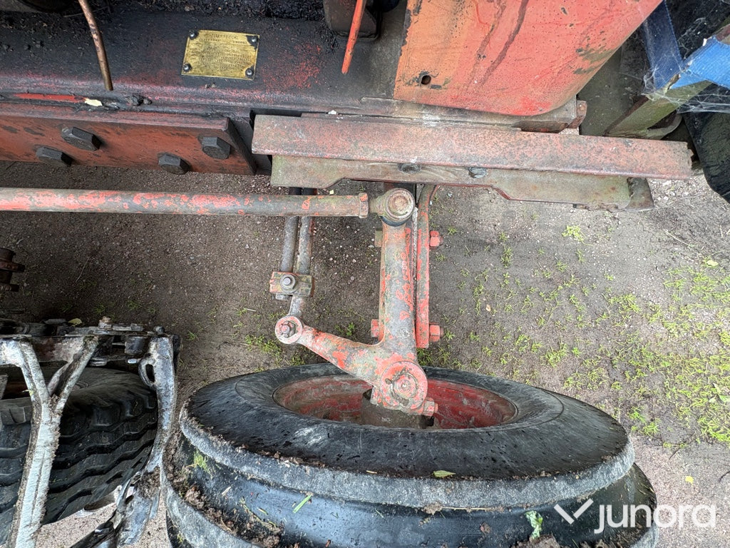 Traktor - Nuffield, Universal 3DL