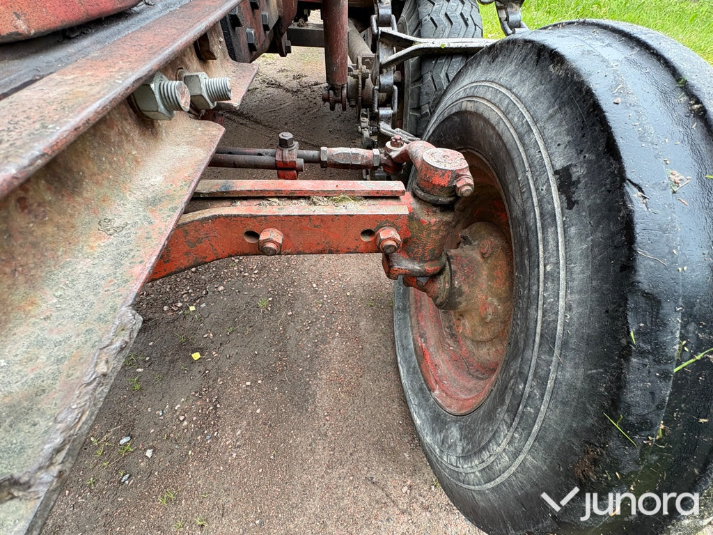 Traktor - Nuffield, Universal 3DL