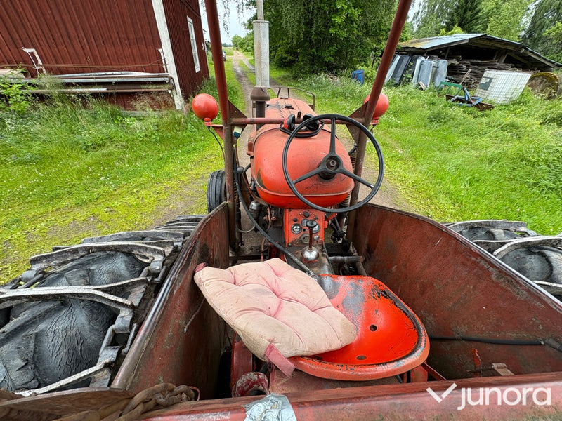 Traktor Nuffield Universal 3DL