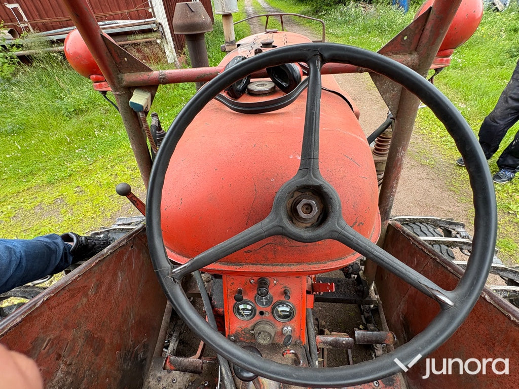 Traktor - Nuffield, Universal 3DL