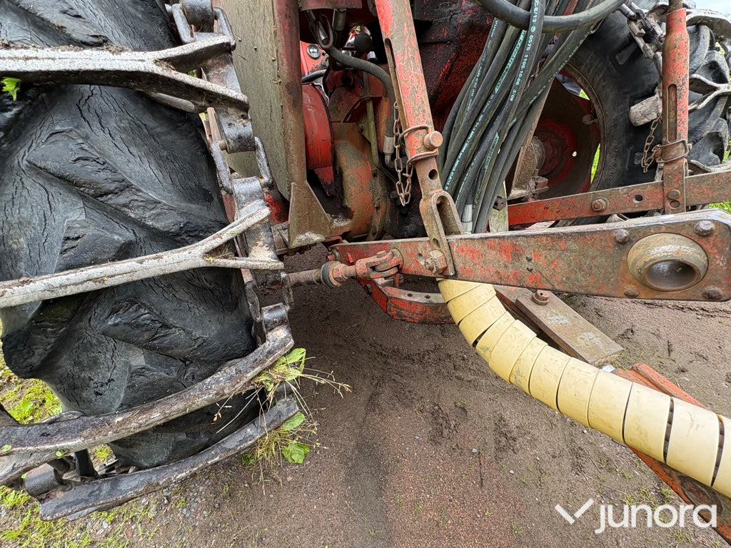 Traktor - Nuffield, Universal 3DL