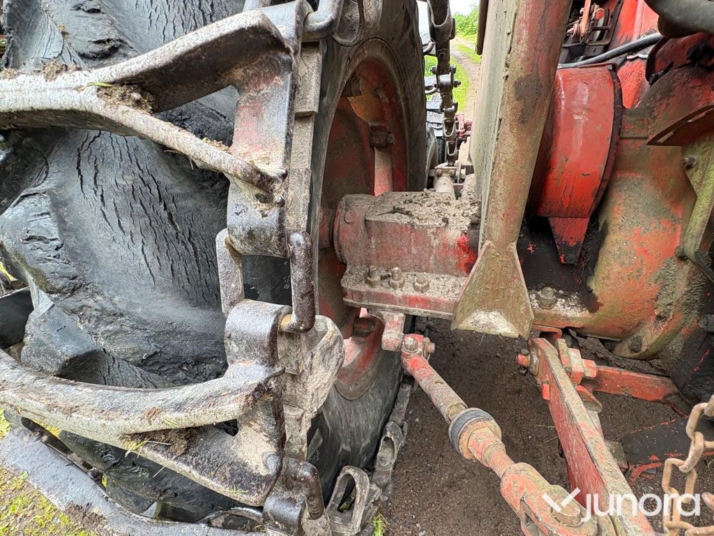 Traktor - Nuffield, Universal 3DL