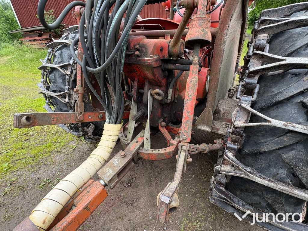 Traktor - Nuffield, Universal 3DL