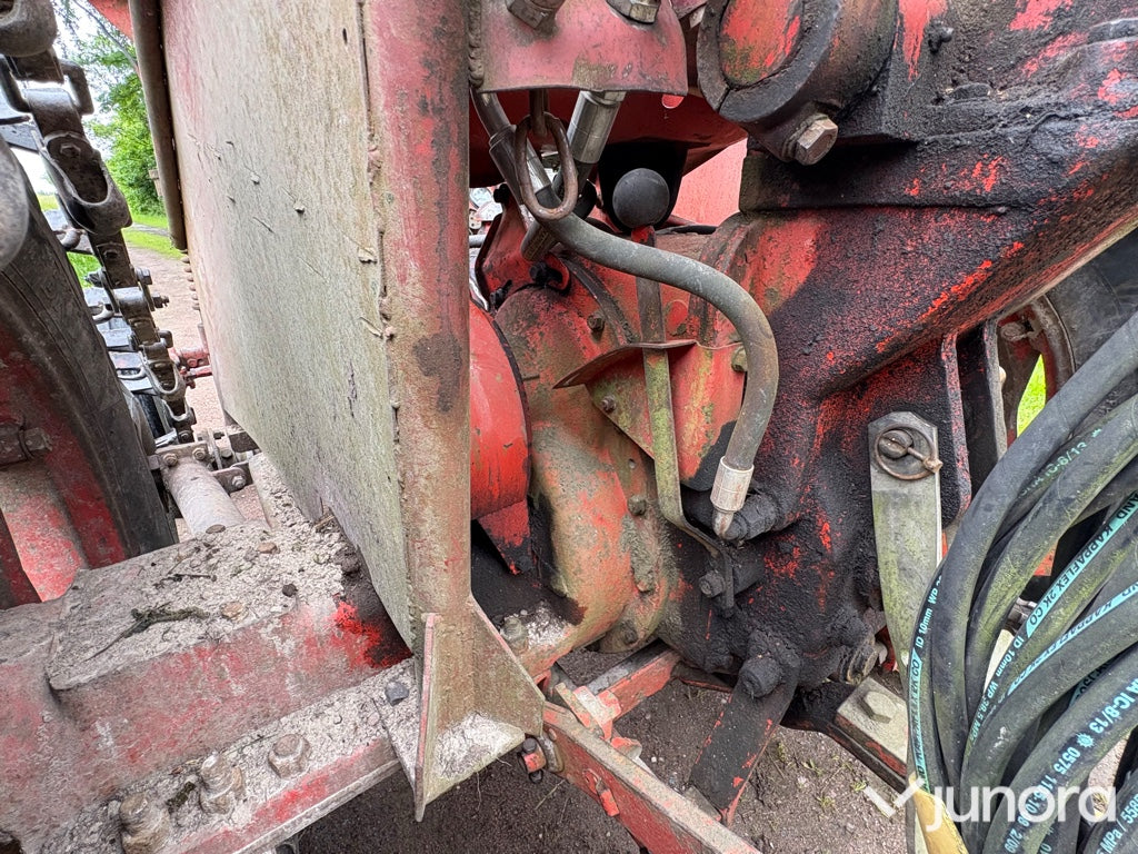 Traktor - Nuffield, Universal 3DL
