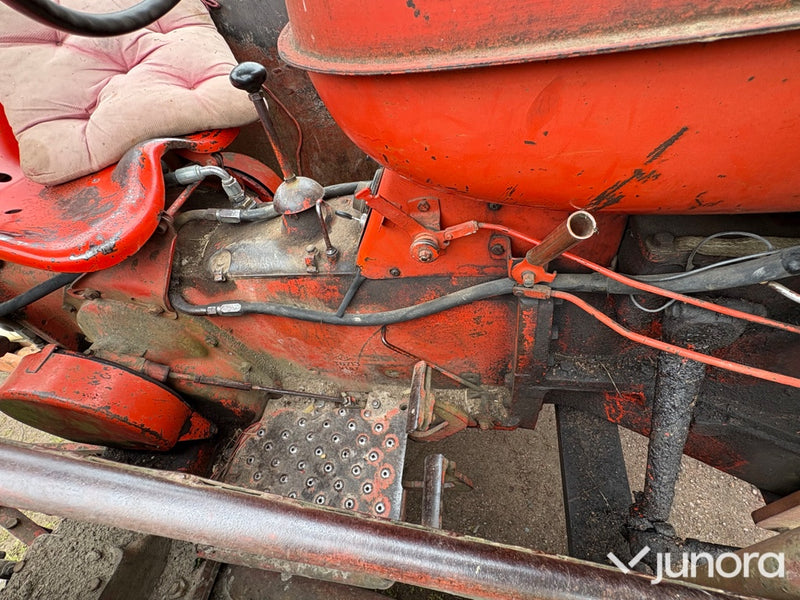 Traktor Nuffield Universal 3DL