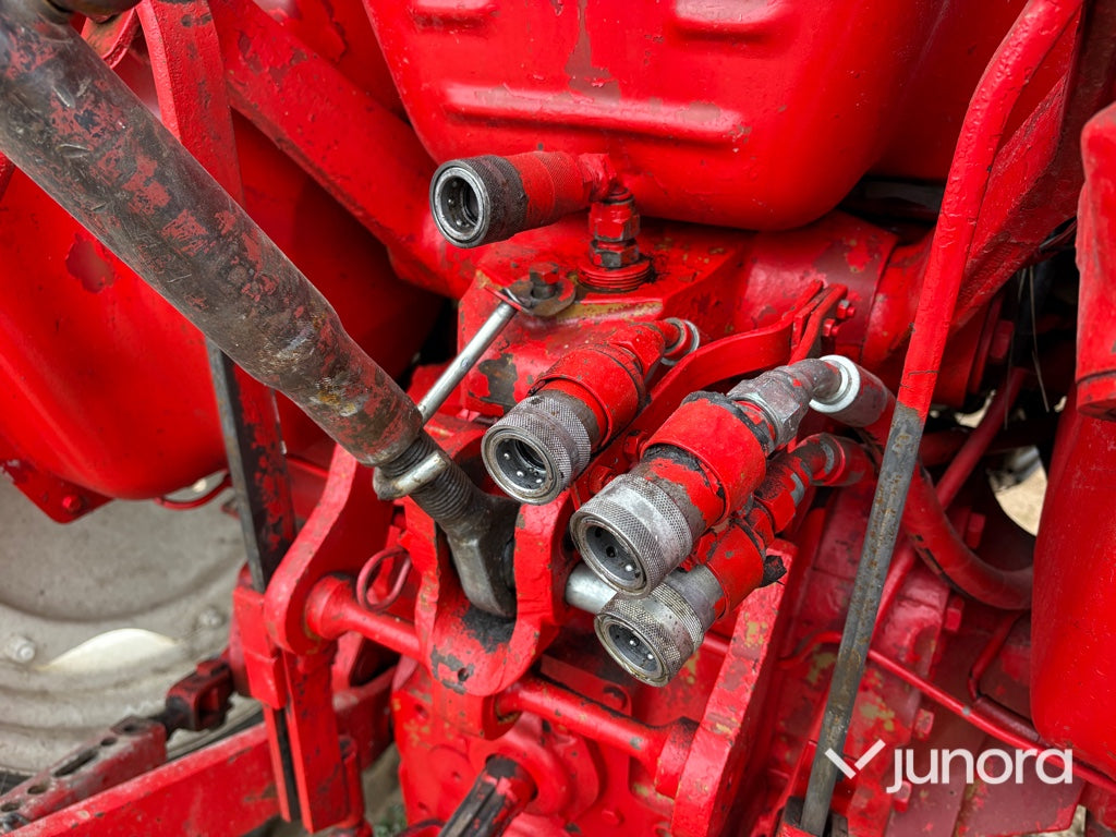 Traktor - Case IH 674 TA