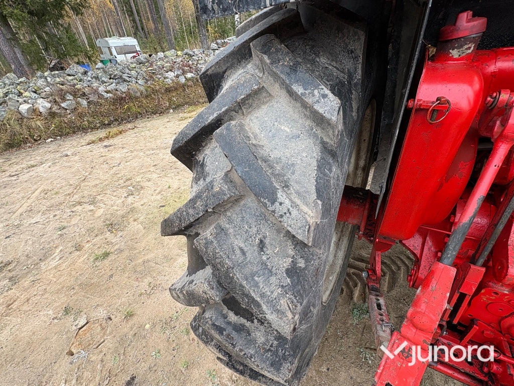 Traktor - Case IH 674 TA