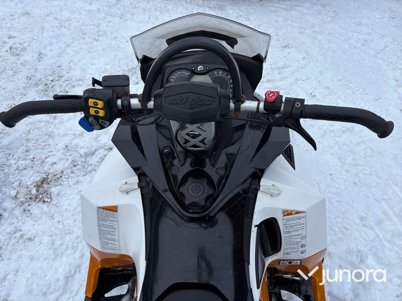 Snöskoter - SKI-DOO Summit 800 E-Tec