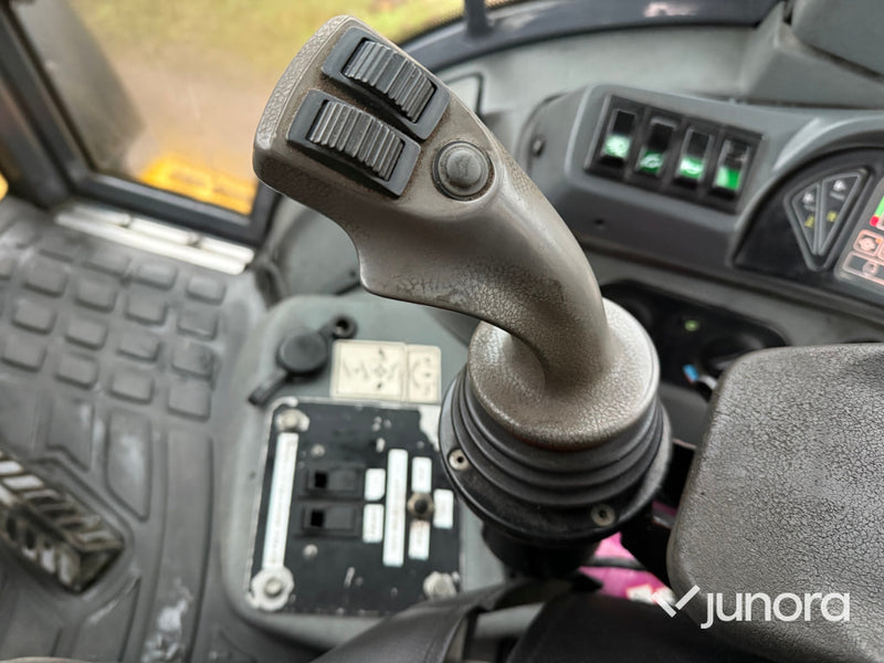 Traktorgrävare - New Holland LB115