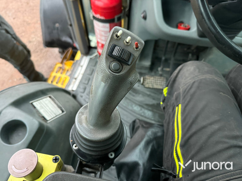 Traktorgrävare - New Holland LB115