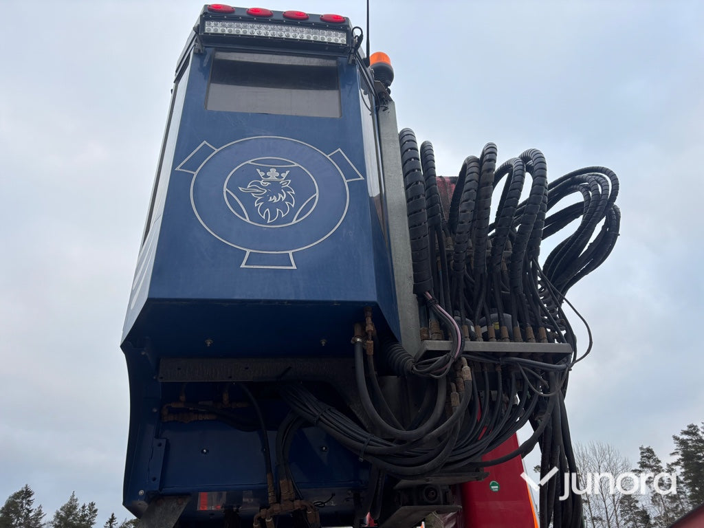 Timmerbil - Scania R650B6X4NB med kran