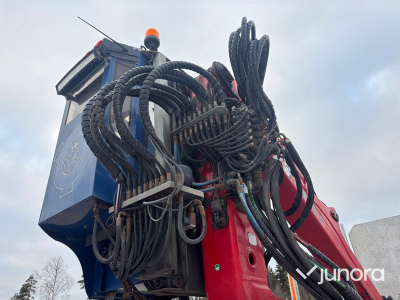 Timmerbil - Scania R650B6X4NB med kran