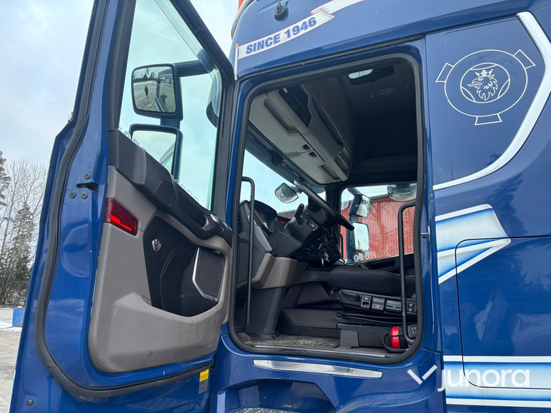 Timmerbil - Scania R650B6X4NB med kran