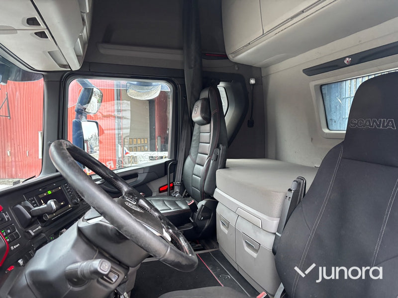 Timmerbil - Scania R650B6X4NB med kran