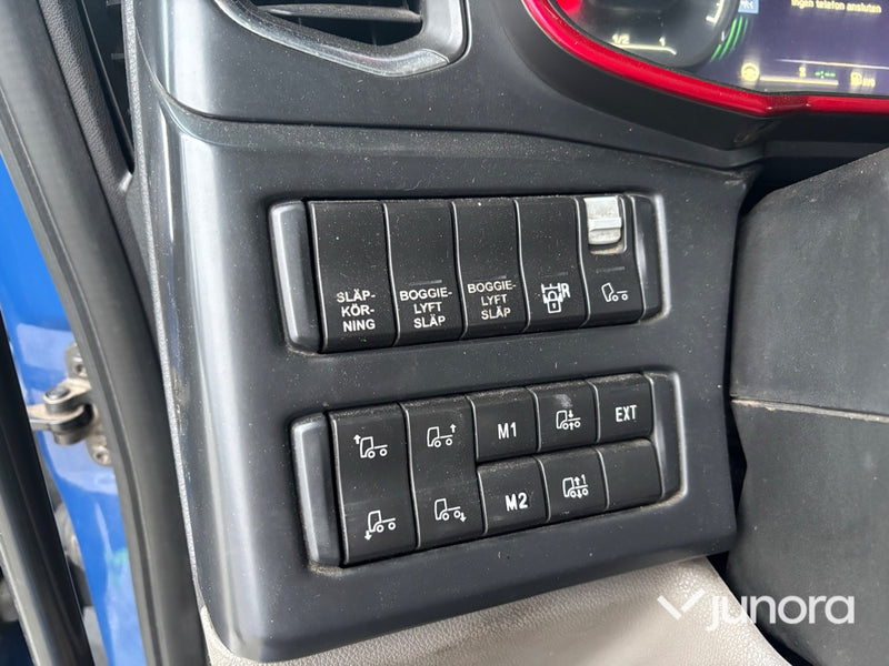 Timmerbil - Scania R650B6X4NB med kran