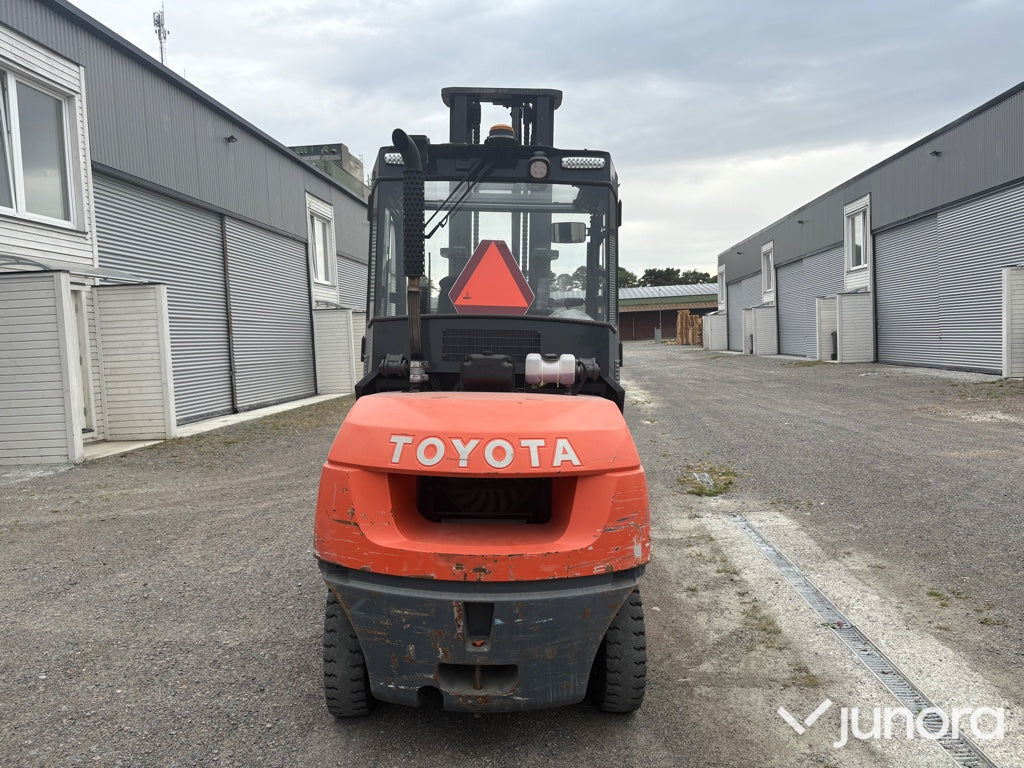 Motviktstruck - Toyota, Tonero 42-7FDA50