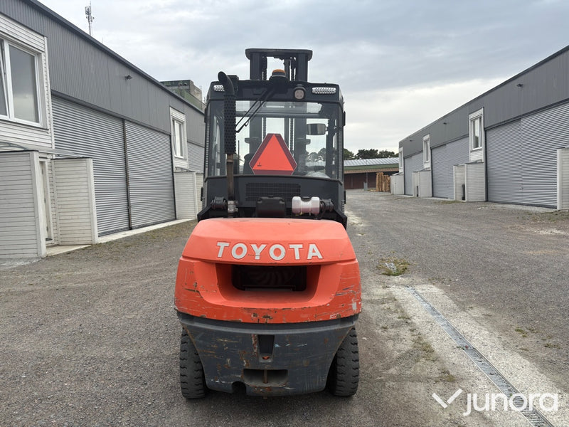 Toyota Tonero 42-7FDA50