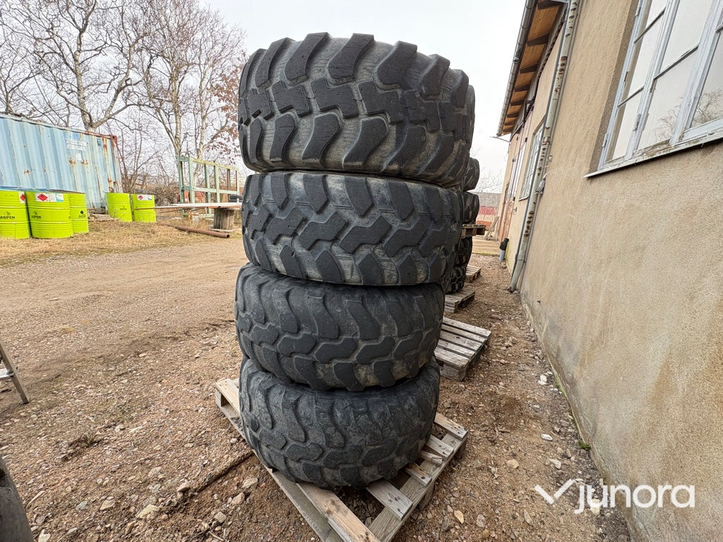 Entreprenaddäck - med fälg Alliance 405/70 R18