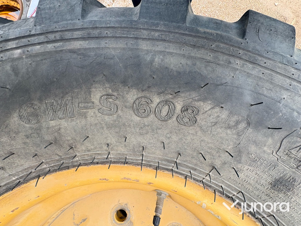Entreprenaddäck - med fälg Alliance 405/70 R18