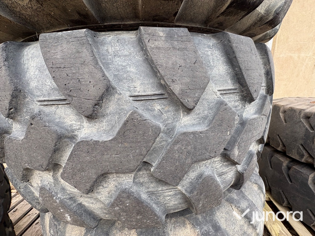 Entreprenaddäck - med fälg Alliance 405/70 R18