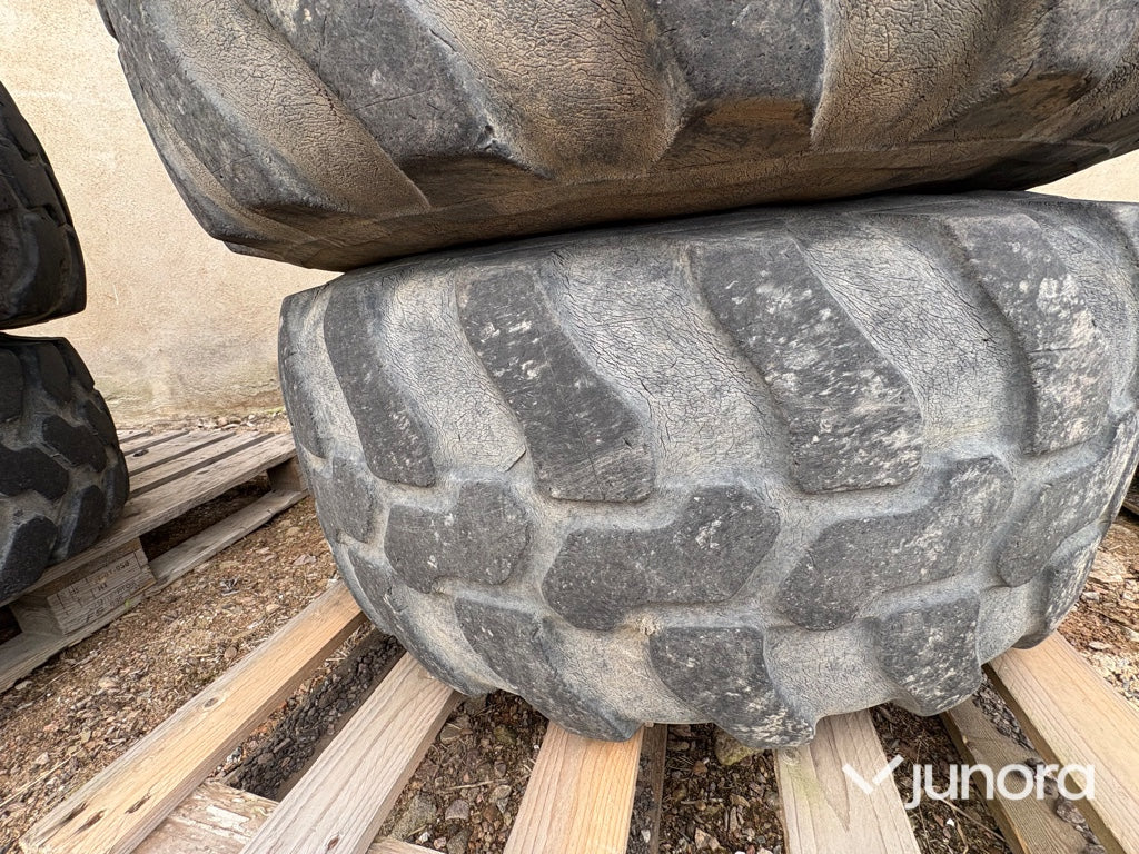 Entreprenaddäck - med fälg Alliance 405/70 R18