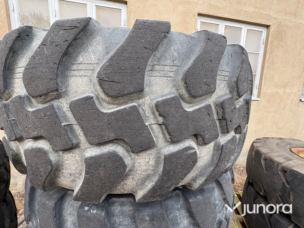 Entreprenaddäck - med fälg Alliance 405/70 R18
